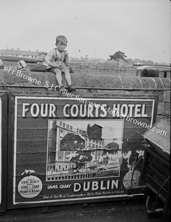 KINGSBRIDGE STATION ADVERT. FOR 4 COURTS HOTEL